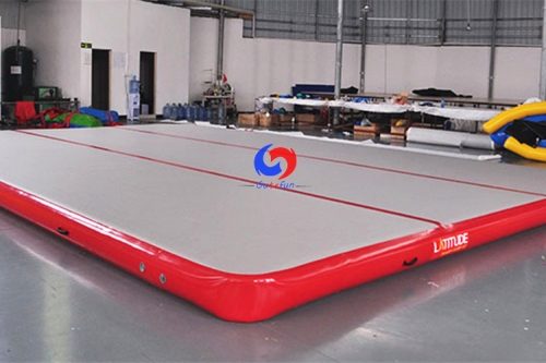Factory sale 27ft x 20ft x 8in big safer tumbling cheerleader flips training gymnastics crash inflatable gym air tumble track for gym