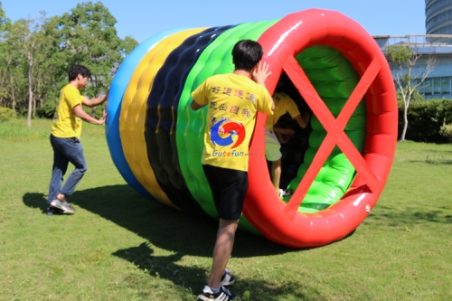 Active Outdoor Play Teambuilding Challenges Water & Land Rolling Inflatable Hamster Roller Wheel for Outdoor Activity
