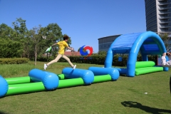 outdoor playgrounds Team building fun activities Airtight inflatable Blocky obstacle course without constant pumping