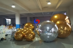Re-inflatable big shiny balls Giant Inflatable chrome ball ornaments Gold Silver big shiny balloon for multiple uses